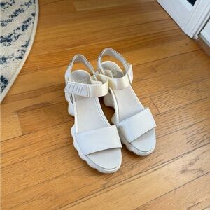 Sorel white sandals 7.5
